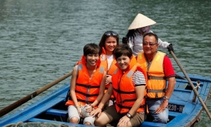 HALONG BAY TOUR LUXURY 6 hours on Boat